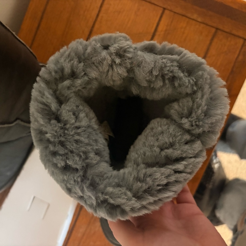 UGG Austrailia tall metallic grey boots from 2010s grey Well Loved in Good shape - Picture 12 of 14